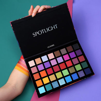 Spotlight 40 Color Eye Shadow Palette With Bruses